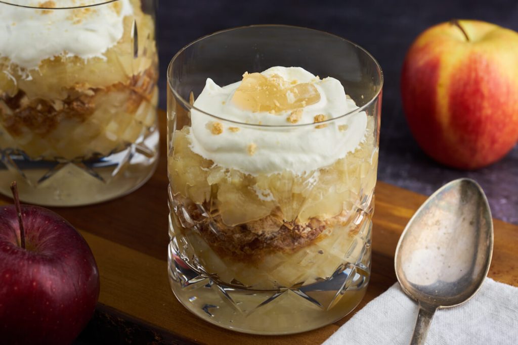 Old-fashioned Danish Apple Cake