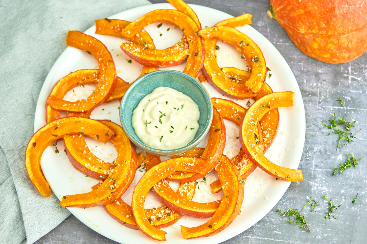 baked hokkaido pumpkin fries with thyme and dip