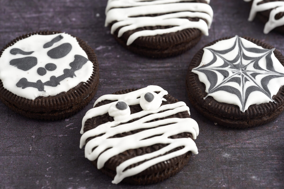 easy halloween cookies on oreos with homemade candy eyes