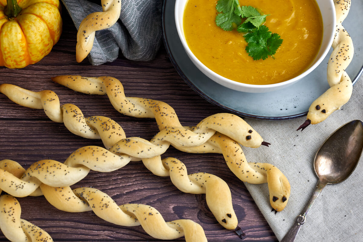 snake bread for halloween breadsticks