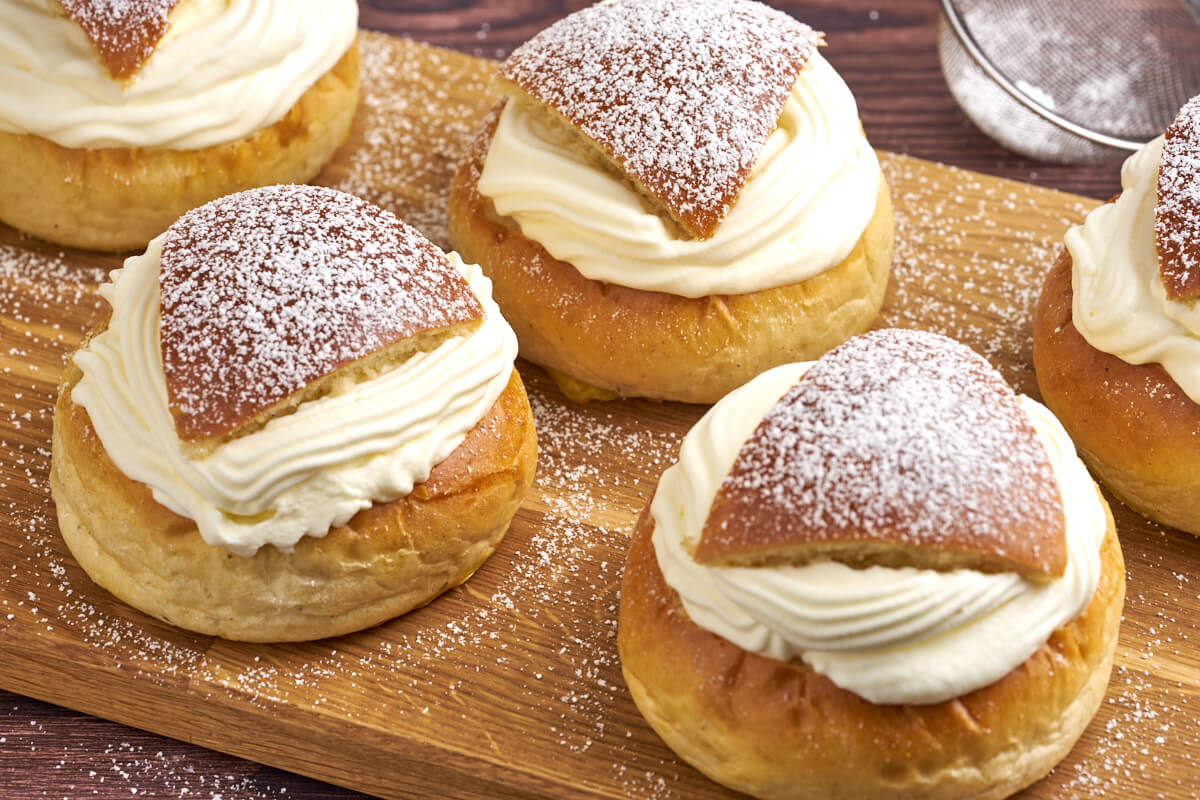 Swedish semlor lenten buns with icing sugar 