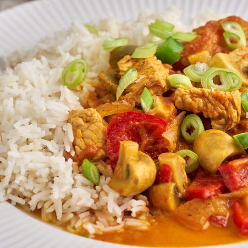 Danish turkey stew with red bell peppers and mushrooms