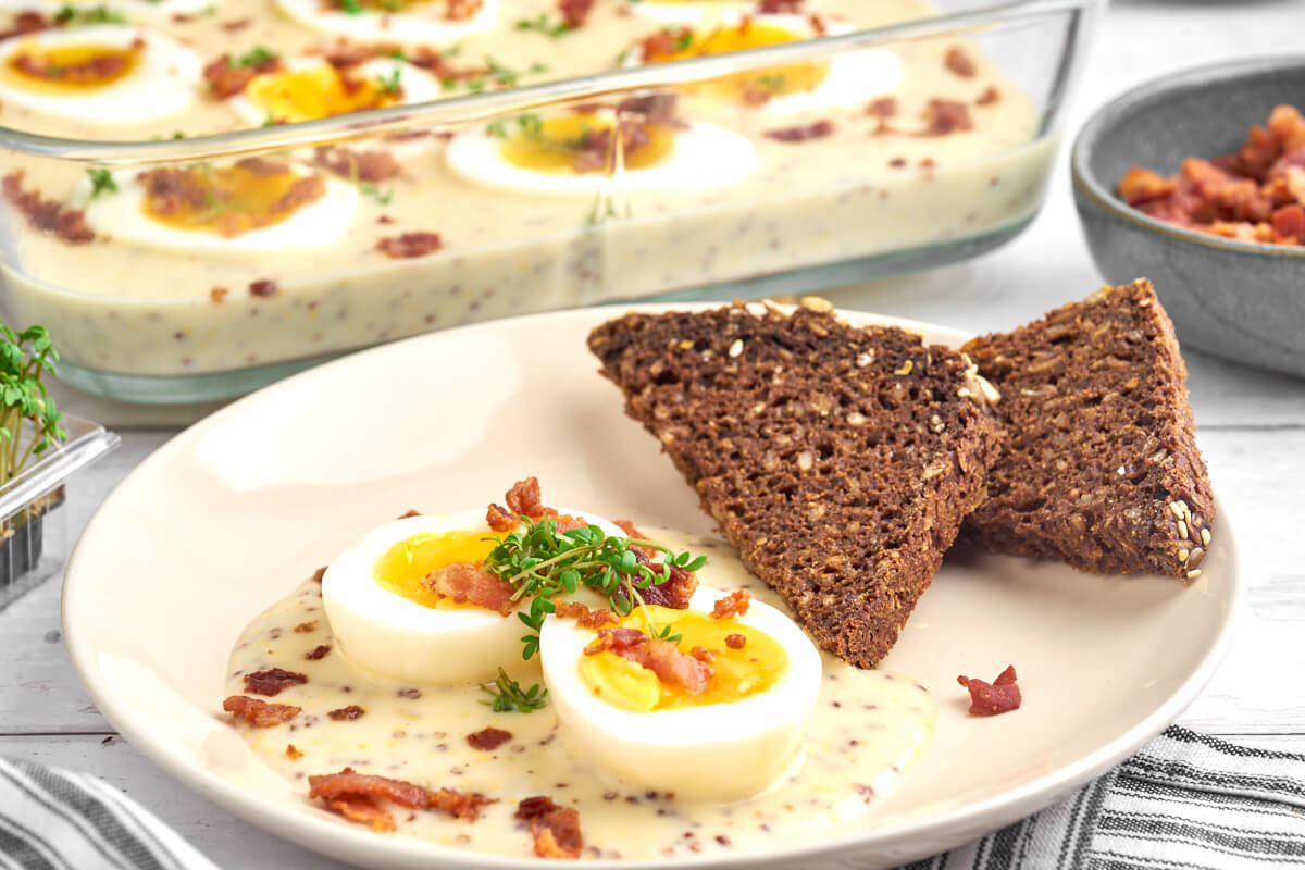 eggs in mustard sauce with danish ryebread