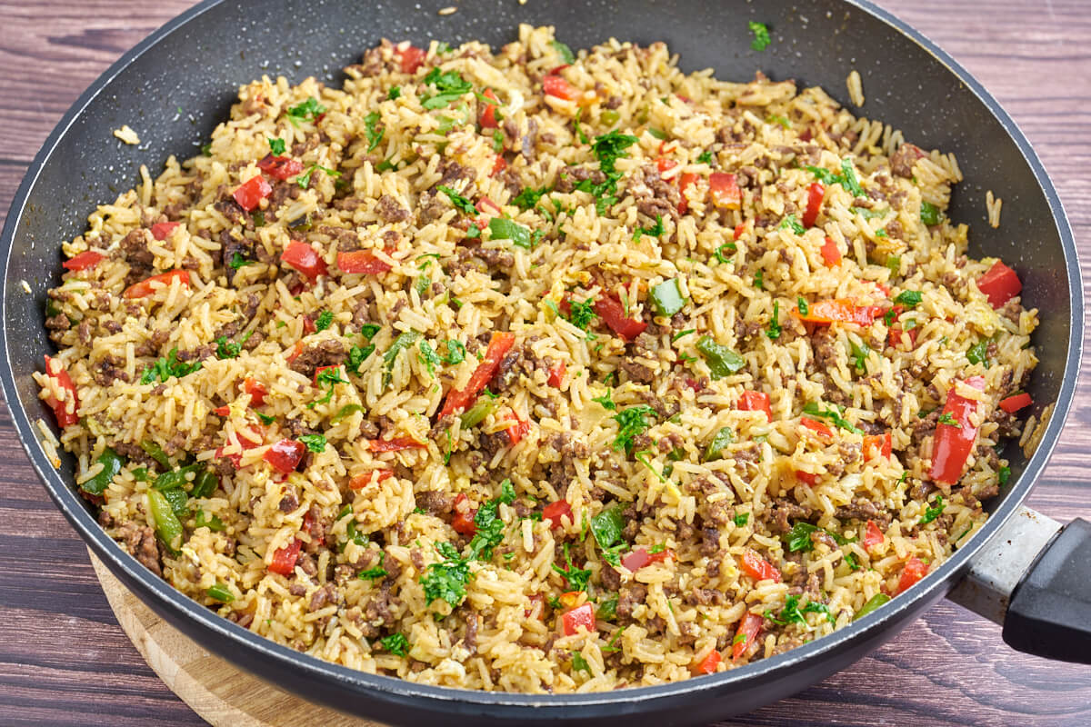 ground beef fried rice with bell pepper in frying pan