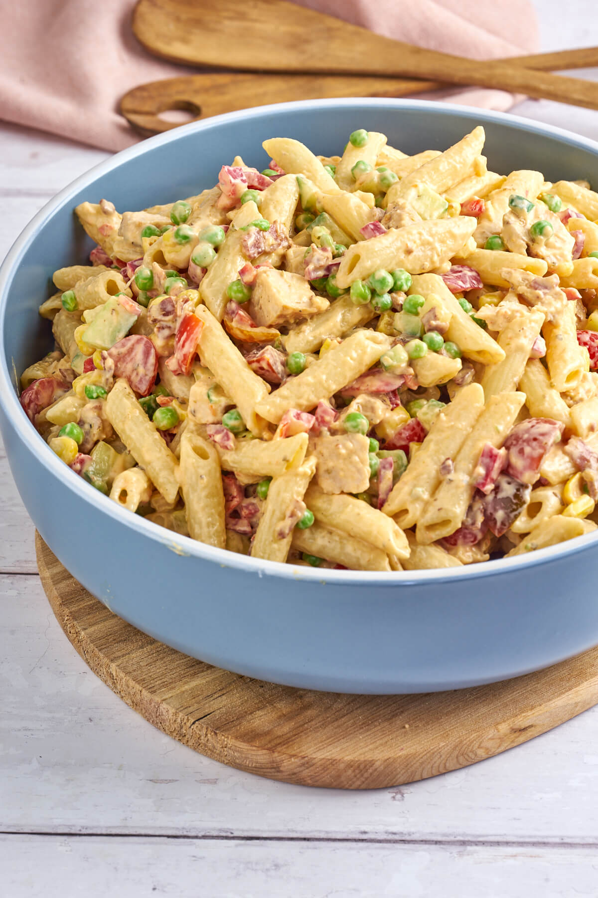 bowl of pasta salad with chicken and bacon