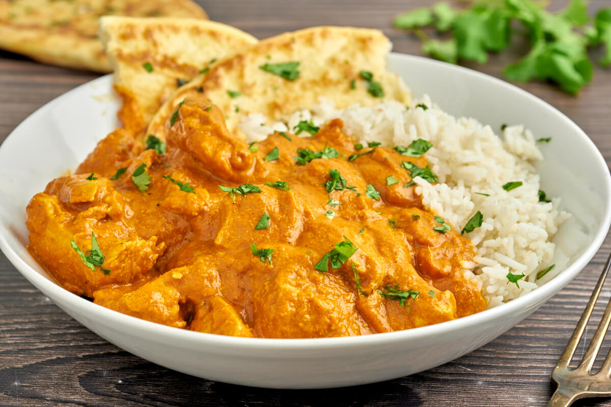 butter chicken with garlic naan and white rice