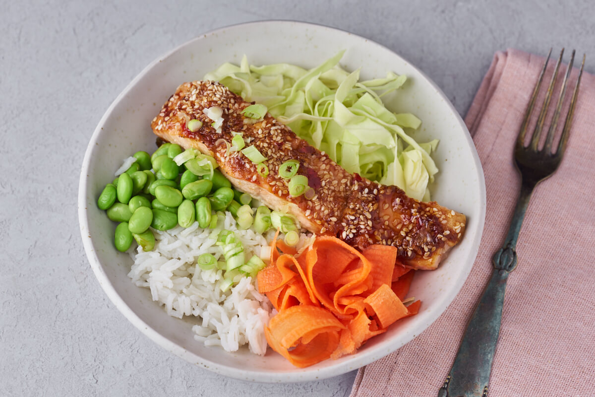 salmon rice bowl with carrots, edamame beans and pointed cabbage