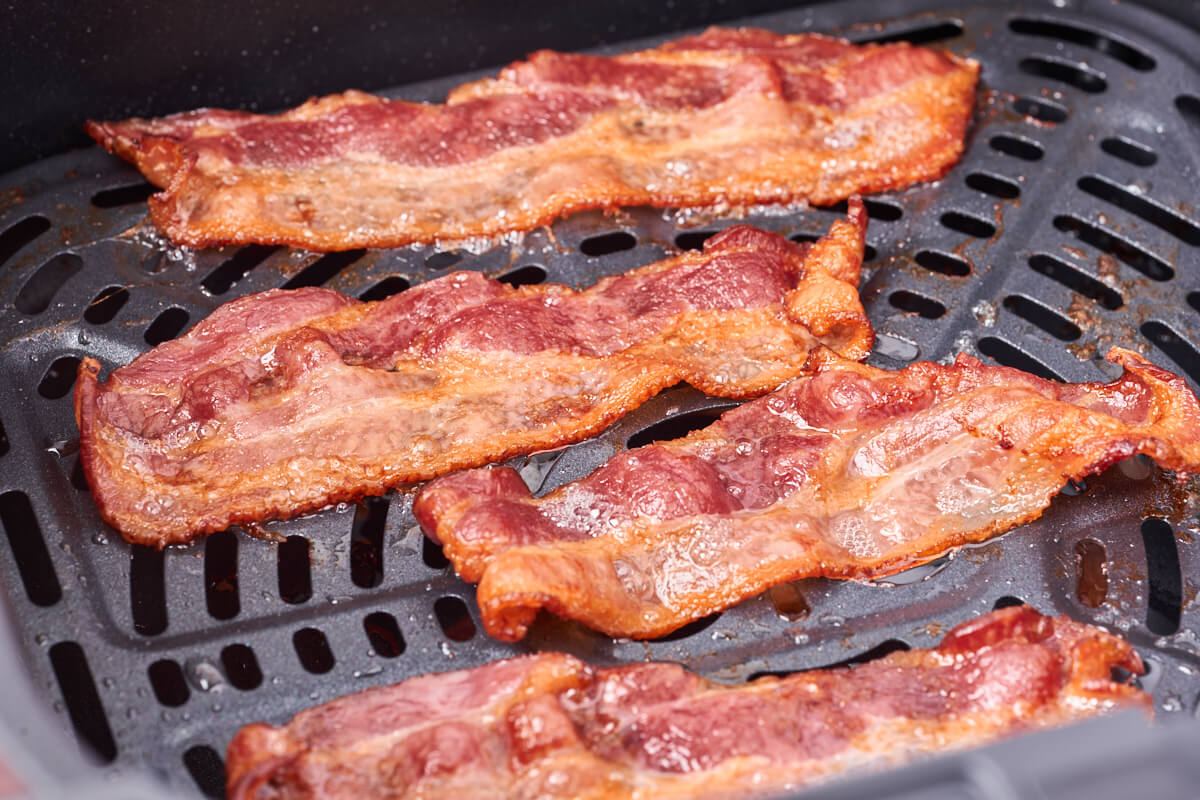 air fryer crispy bacon in basket