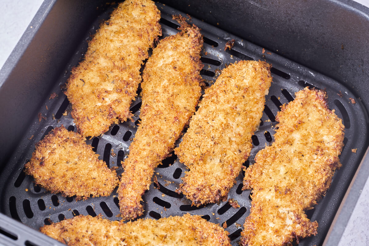 air fryer crispy chicken in air fryer basket