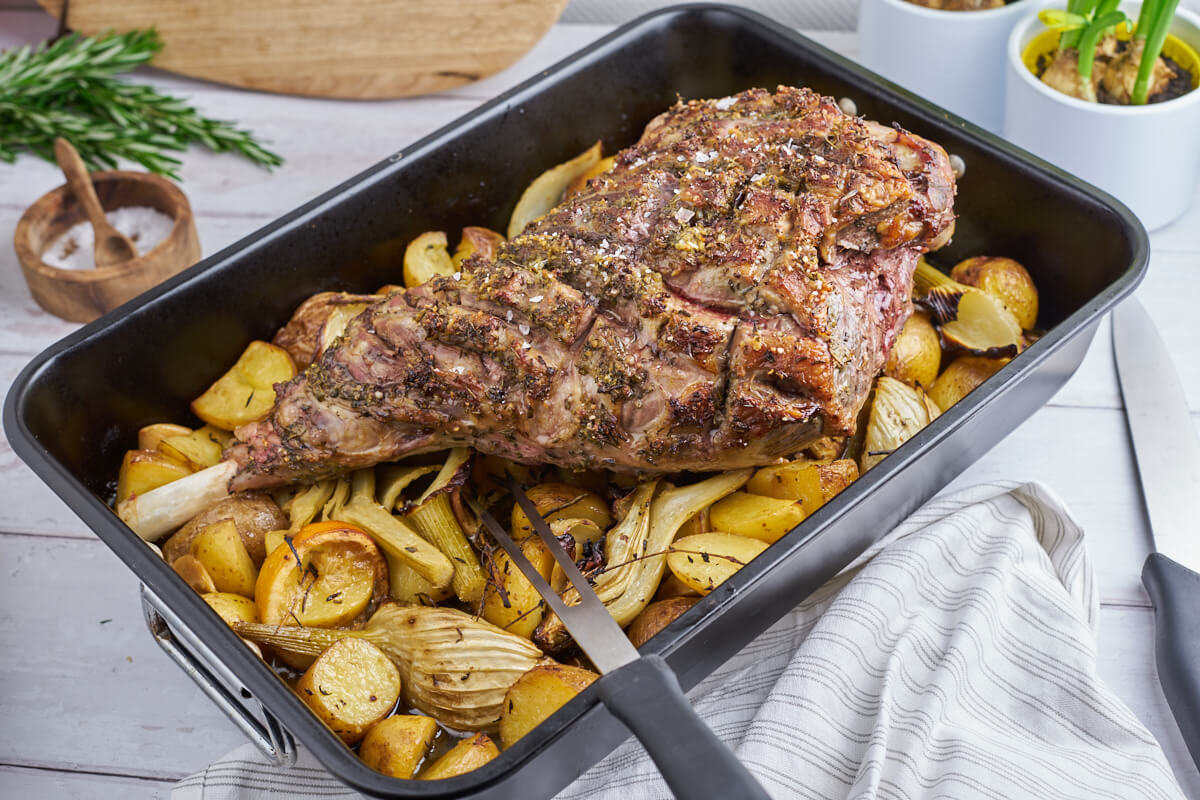 slow oven raosted lamb leg