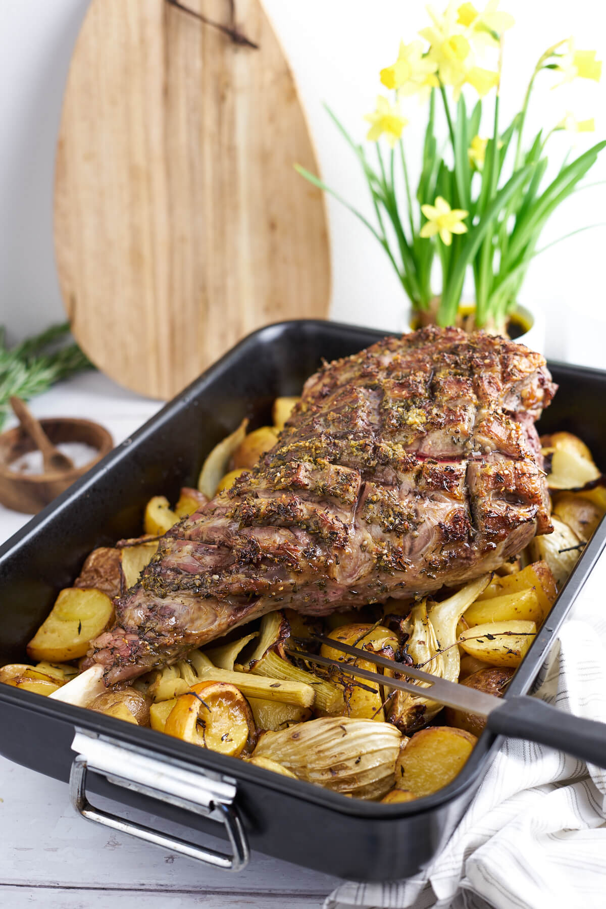 oven roasted leg of lamb with potatoes and fennel for easter