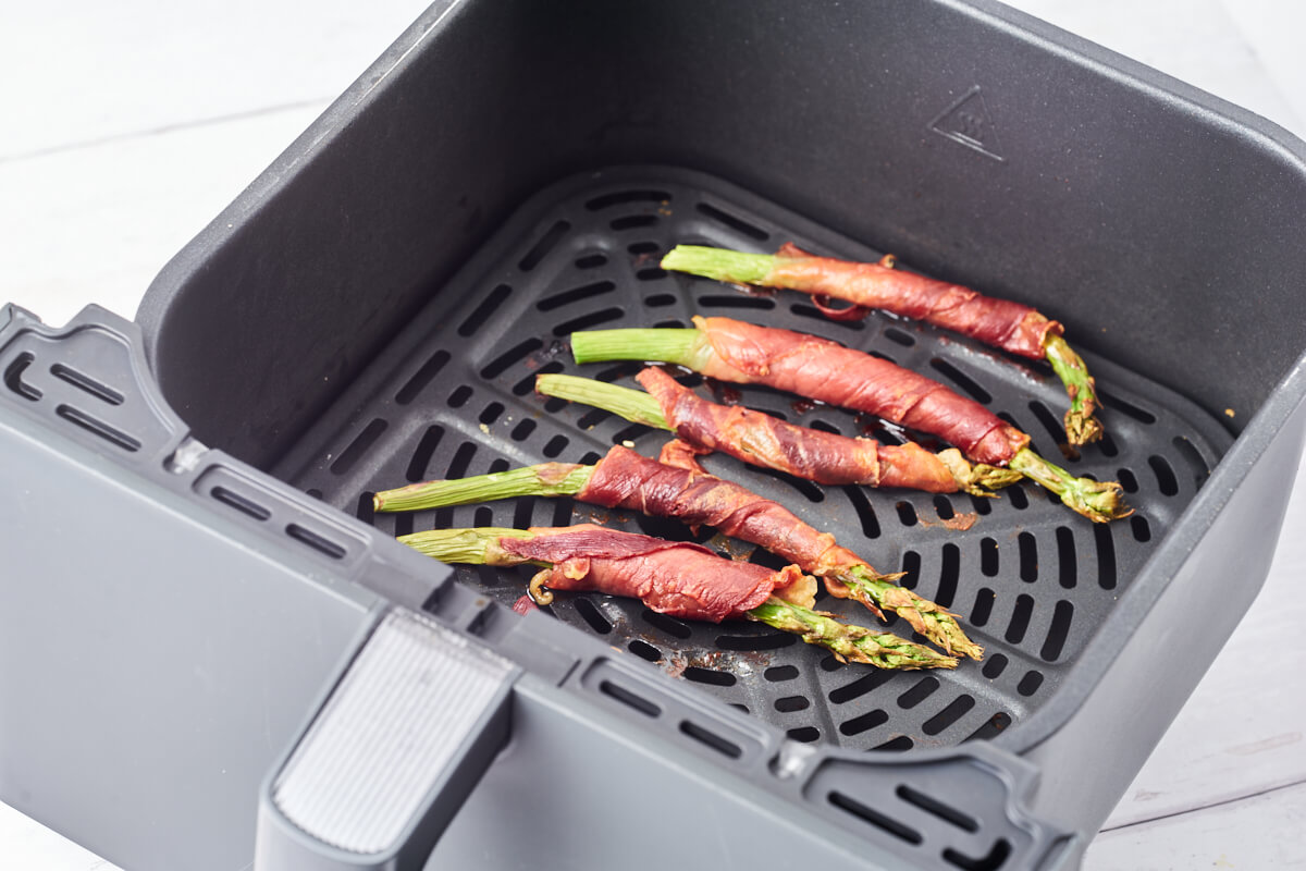 air fryer prosciutto wrapped asparagus