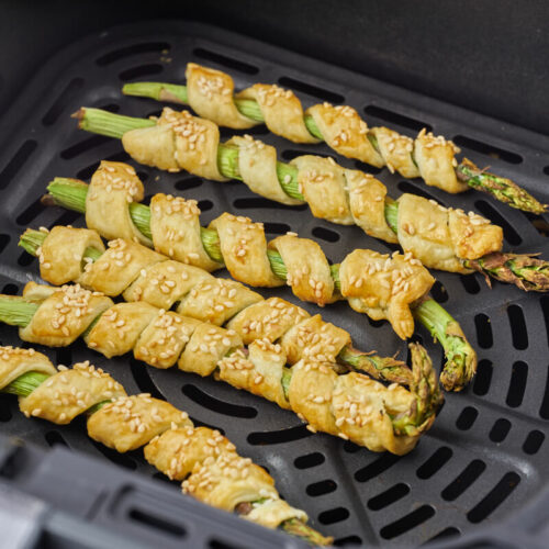 air fryer asparagus with puff pastry and sesame seeds