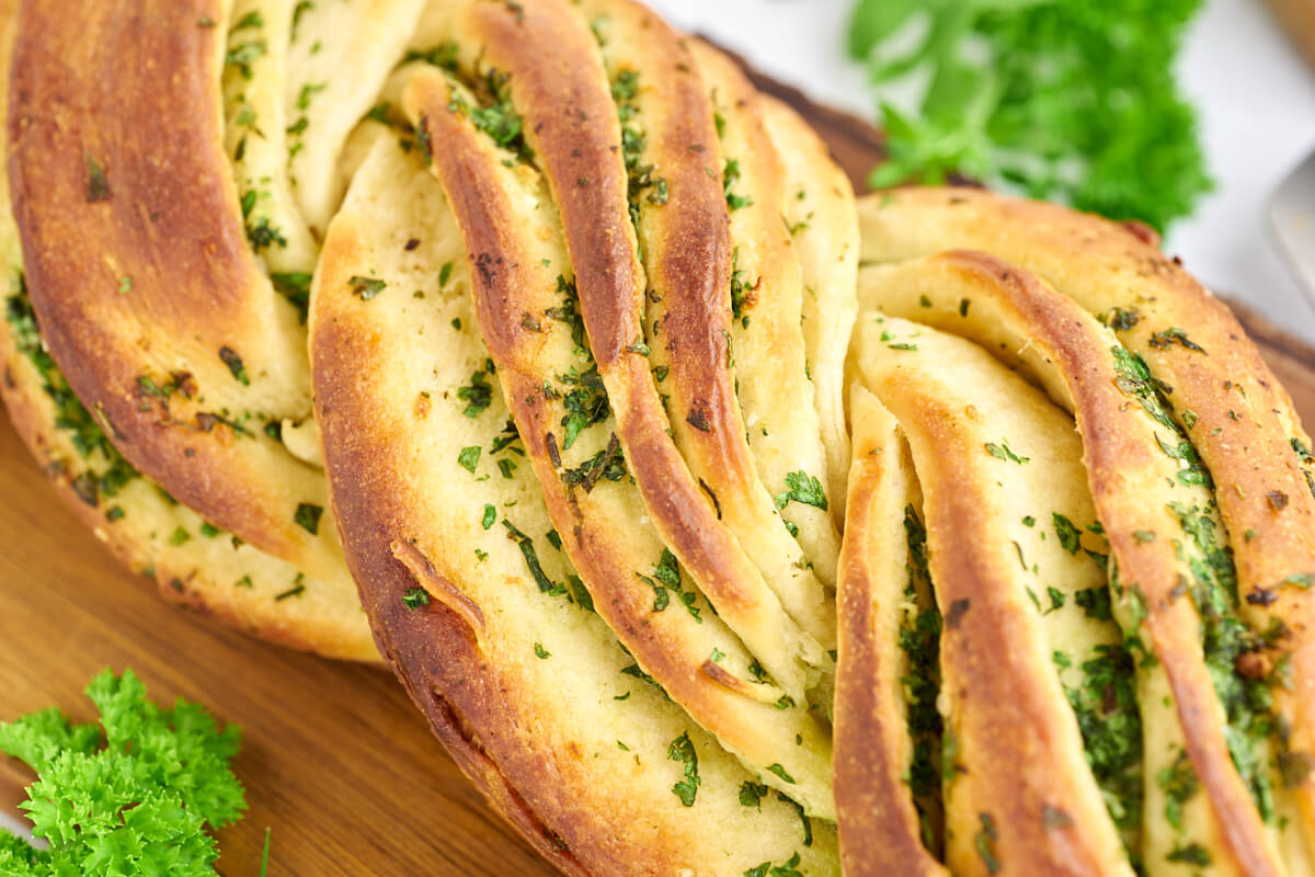 pretty twisted garlic herb bread