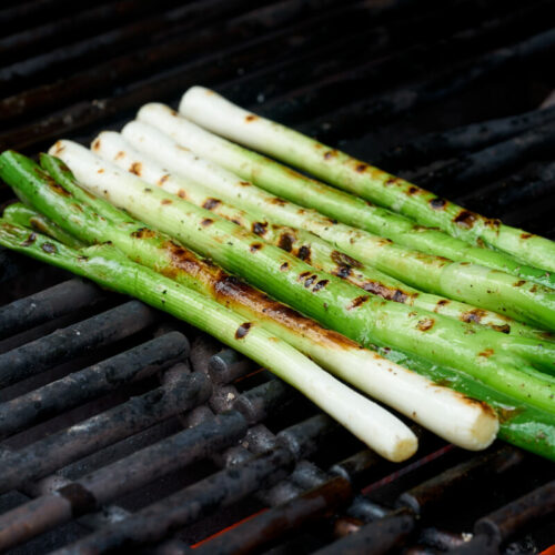 grilled spring onions on bbq rack
