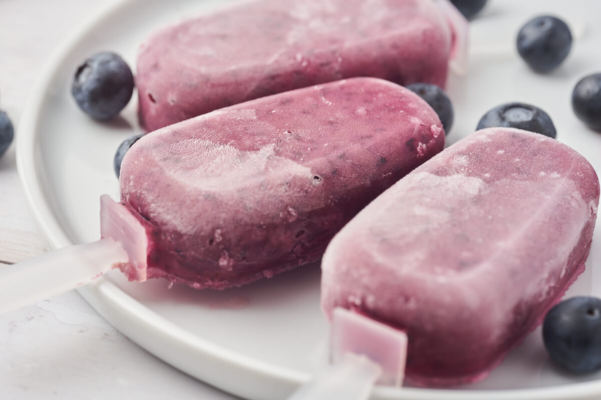 homemade healthy popsicles with blueberries