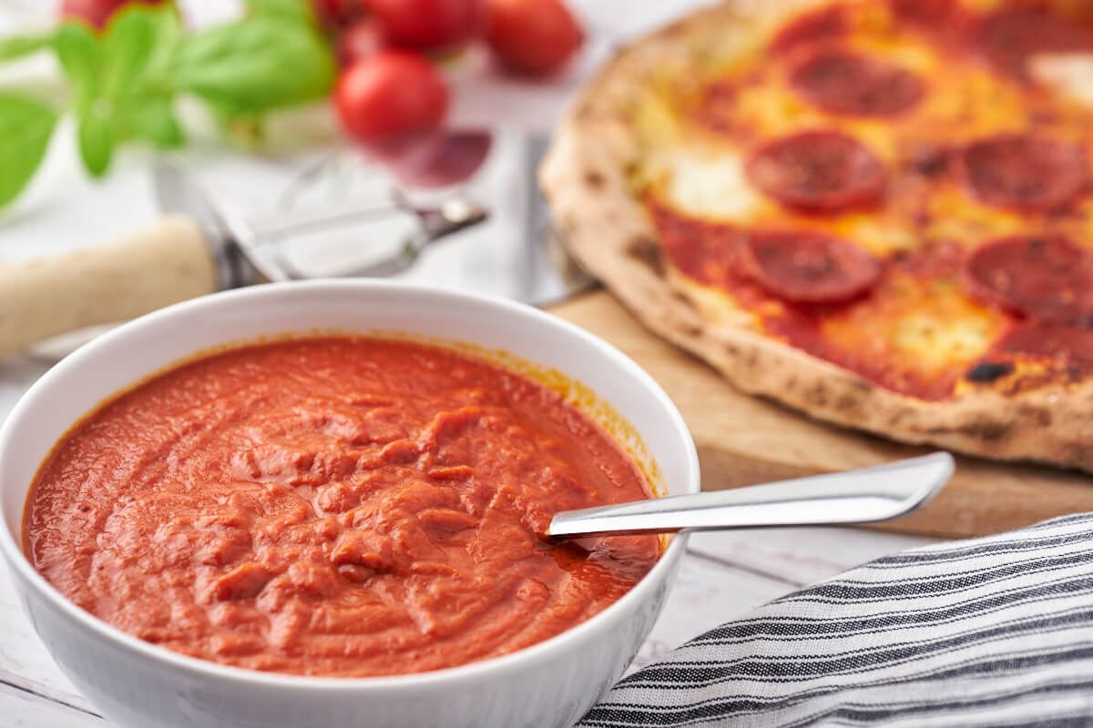 tomato sauce for pizza and pepperoni pizza