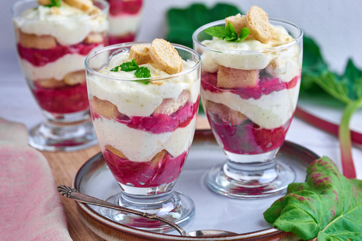 Rhubarb tiramisu in glass