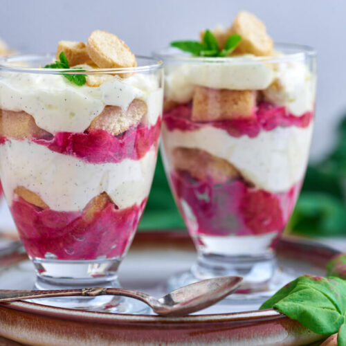 rhubarb trifle with mascarpone cream