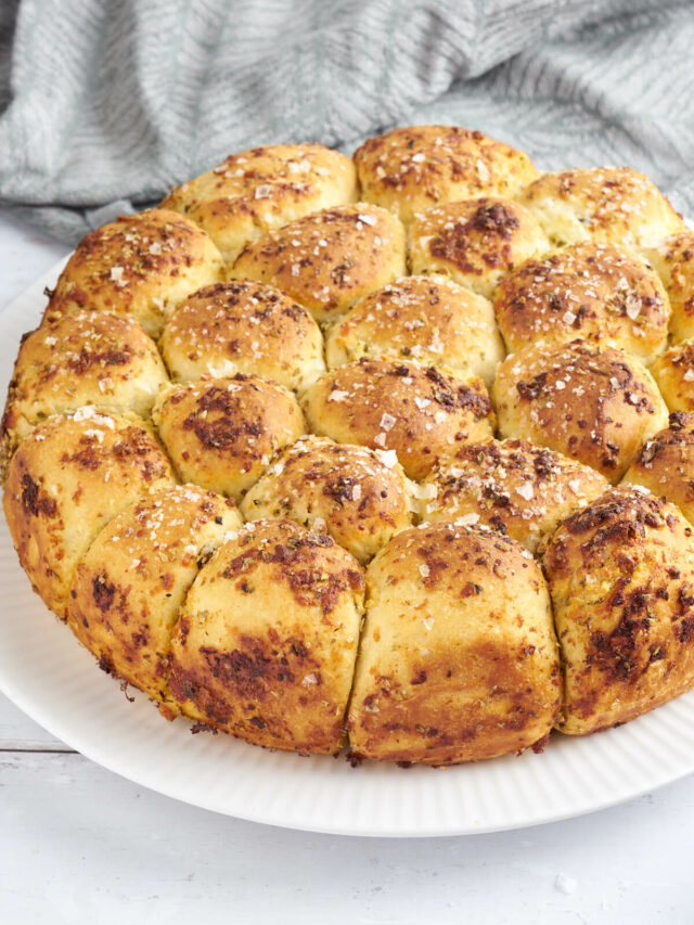 delicious golden cheese stuffed garlic bread