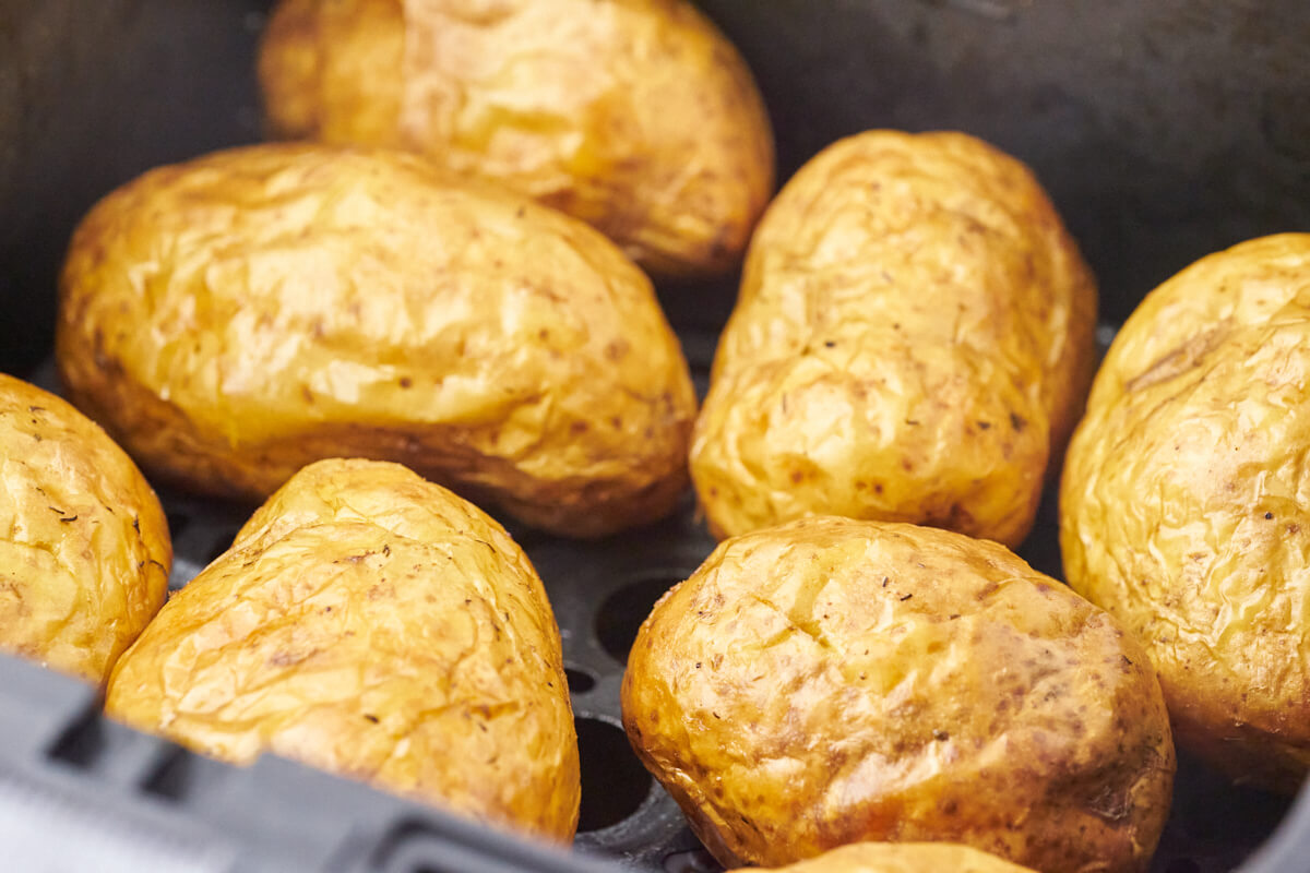 crispy baked potatoes made in air fryer