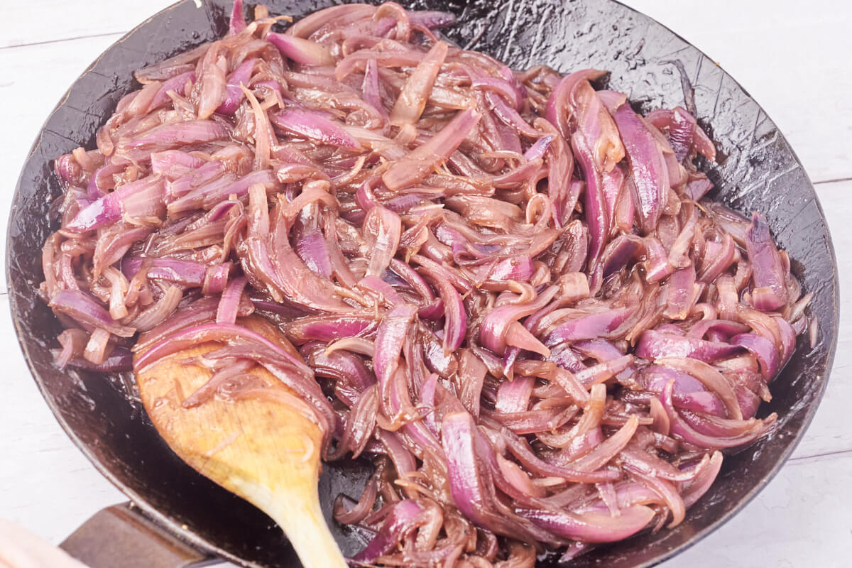 sweet soft red onions for burger or Danish beef patties