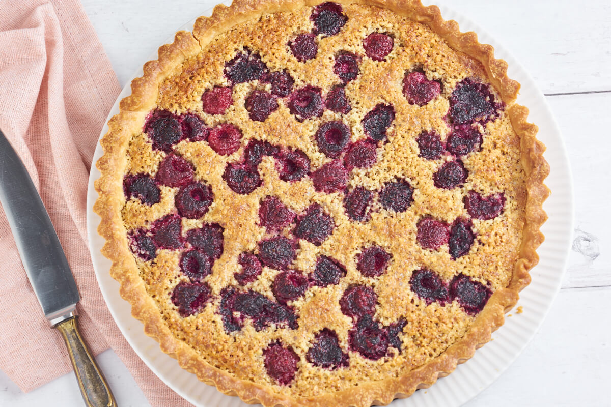 sommer tart with raspberries and frangipane