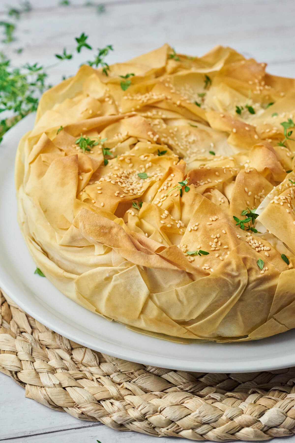 Easy Greek phyllo pastry pie with spinach and feta.