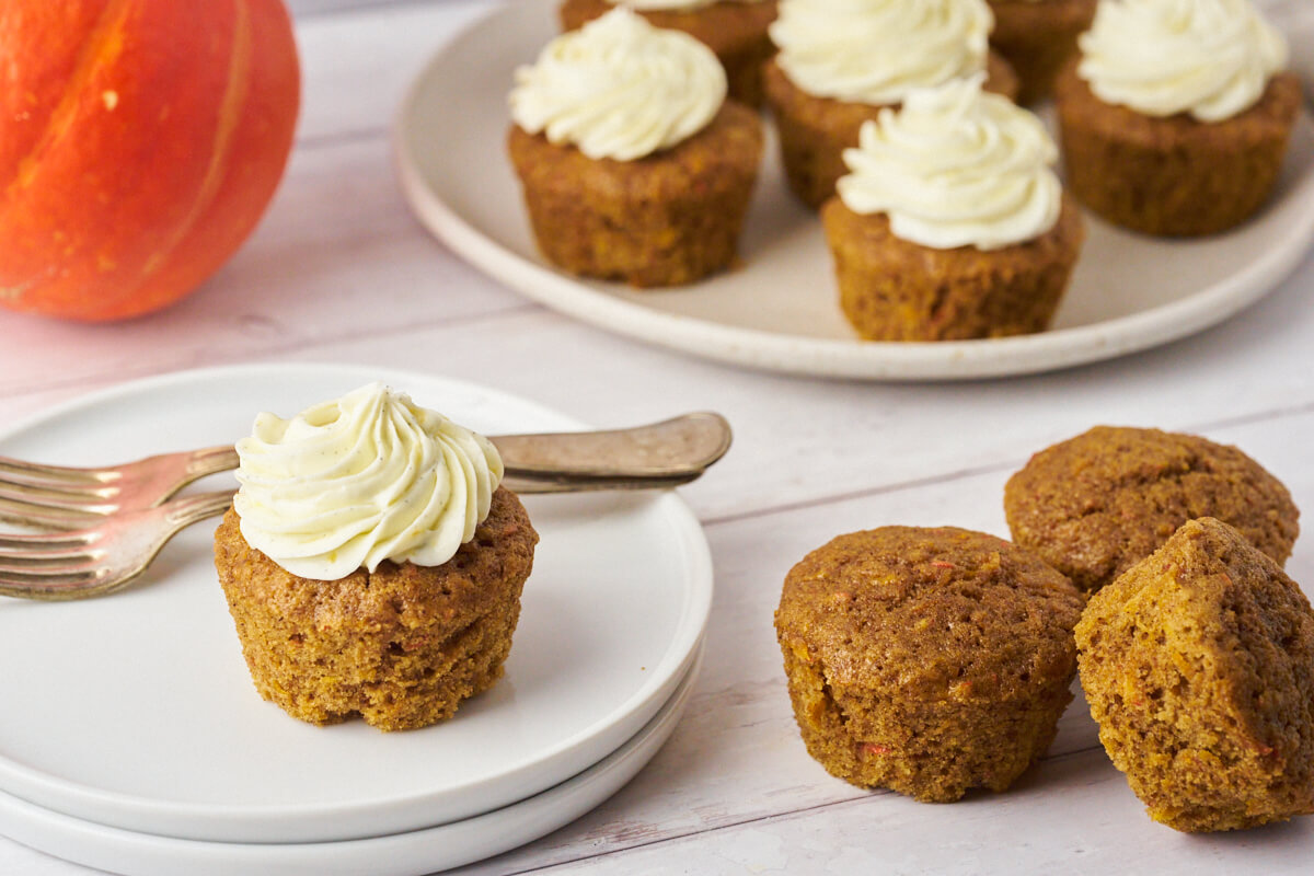 Delicious cupcakes with pumpkin and cream cheese frosting